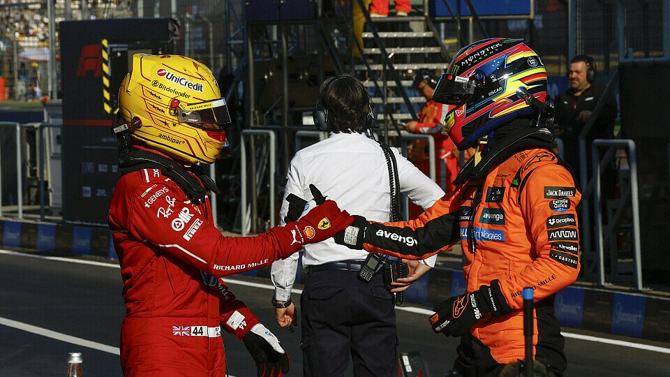 Oscar Piastri (McLaren) gratuliert Lewin Hamilton (Ferrari) zur Sprint-Pole im Parc Ferme